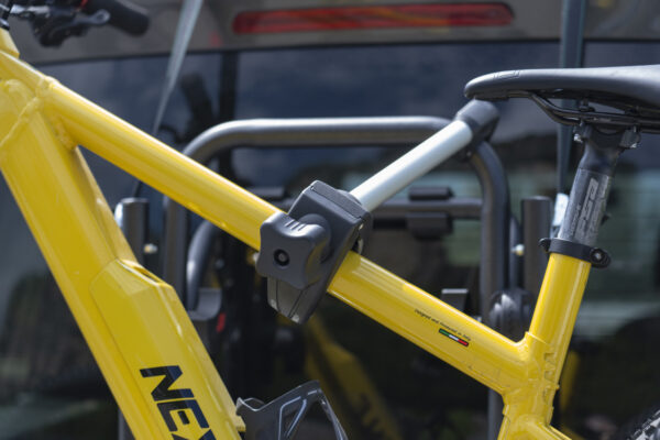 Suport biciclete Menabo Cobra 3 Plus pentru 3 biciclete cu prindere pe haion - imagine 2