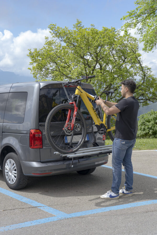 Suport biciclete Menabo Cobra 3 Plus pentru 3 biciclete cu prindere pe haion - imagine 5